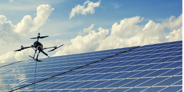 Drone-ile-gunes-paneli-temizligi-1024x512